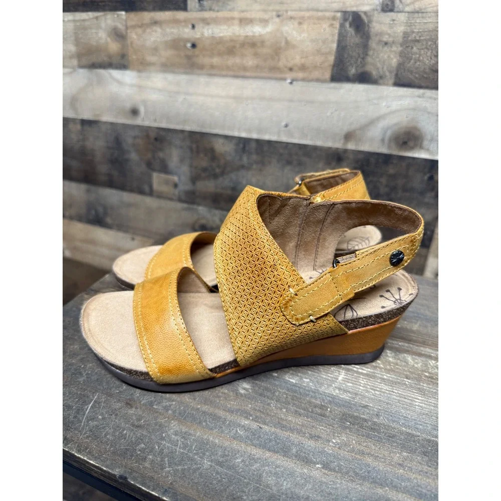 Cobb Hill Women Yellow Leather Wedge Sandals Laser Cut‎ Strappy CI0118 Size 9